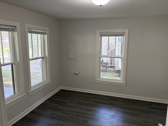Building Photo - 2 Bed / 1 Bath Rental House in Huntsville, AL 35811