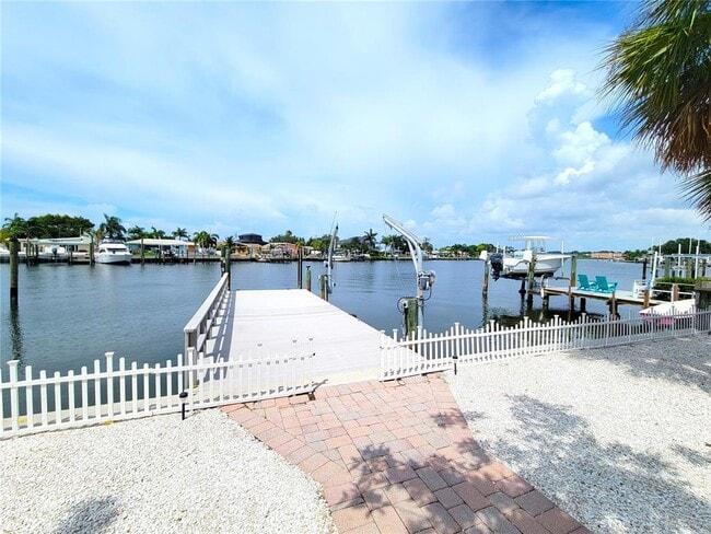 Building Photo - 314 Bahia Vista Dr