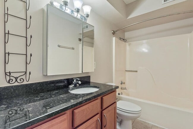 Building Photo - 2 Bedroom Condo Near Rex Hospital!