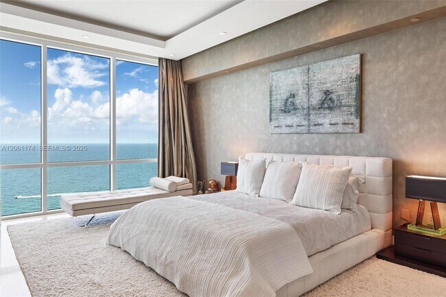 Building Photo - 16051 Collins Ave