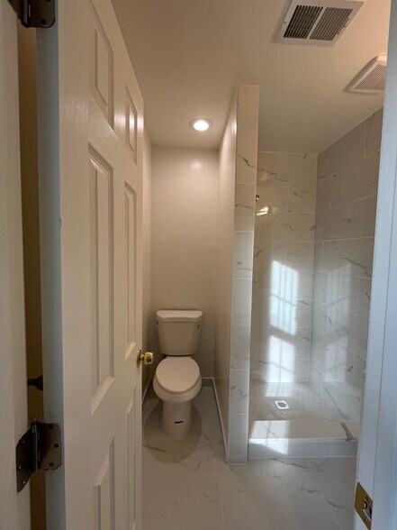 Building Photo - 11219 Potomac Oaks Dr