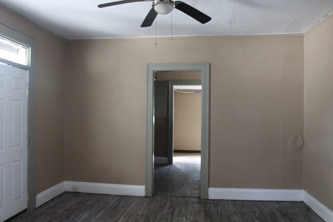 Building Photo - 1114 W Lincoln Ave