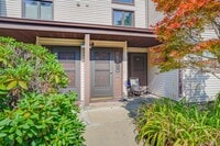 Building Photo - 125 Stringham Rd