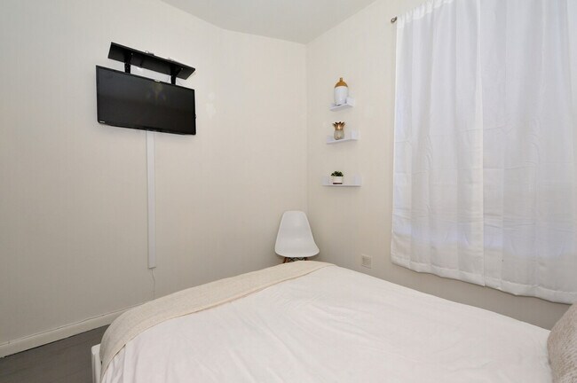 Building Photo - 478 9th Ave