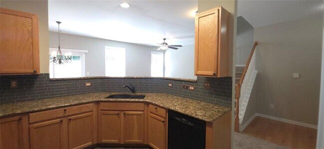 Building Photo - 1122 Treymont Ln SW