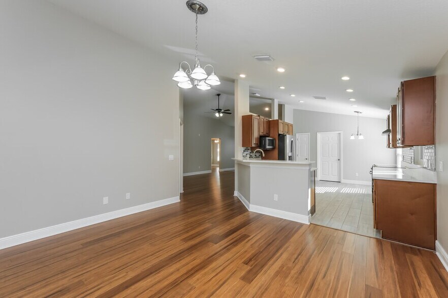 Building Photo - 2936 Minuteman Ln