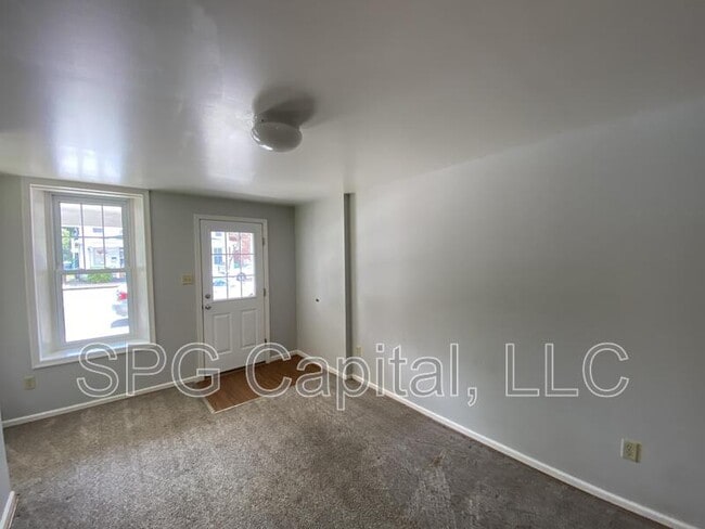 Building Photo - 239 E King St