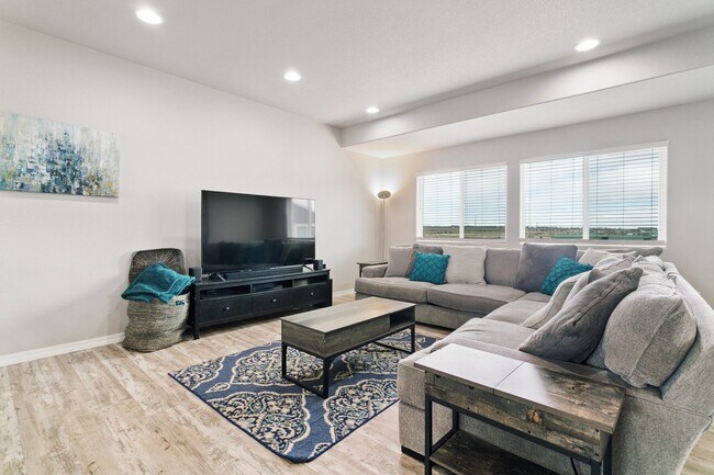 Building Photo - 7427 Gorgeted Quail Grv