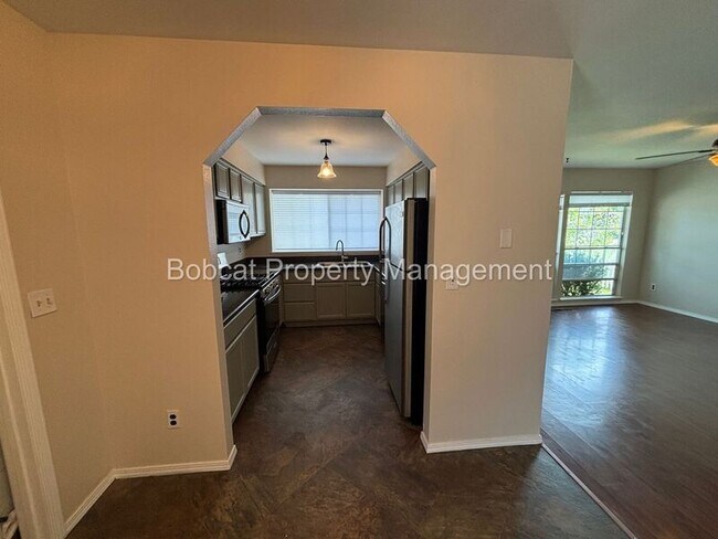 Building Photo - 1650 Walker Dr