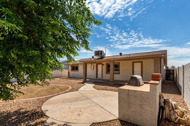 Building Photo - 3-Bedroom, 2-Bath Home with Spacious Backy...