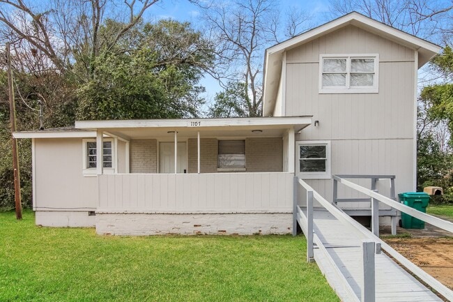 Building Photo - 1107 Jackson Ln