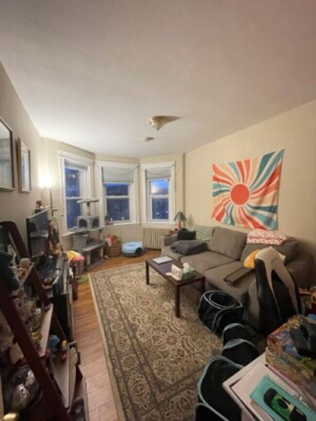 Building Photo - Allston 2 bedroom apartment - Available 6/1