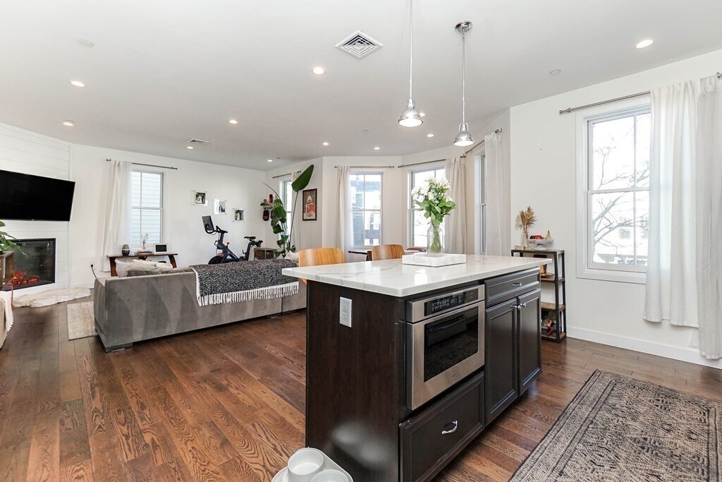 Building Photo - 212 E Eagle St