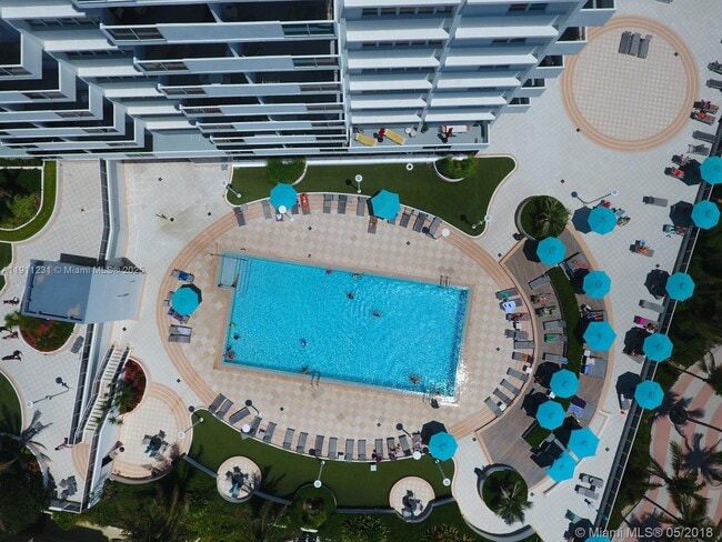 Building Photo - 100 Lincoln Rd