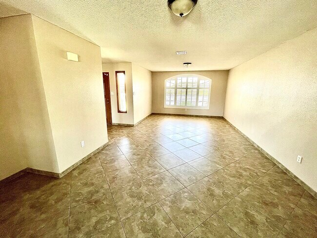 Building Photo - 3572 E Moreno Ln