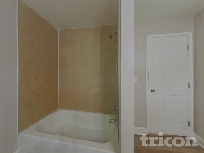 Building Photo - 717 West Blvd