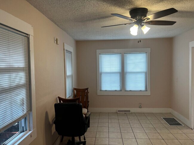 Building Photo - 12 E Mulberry Ave