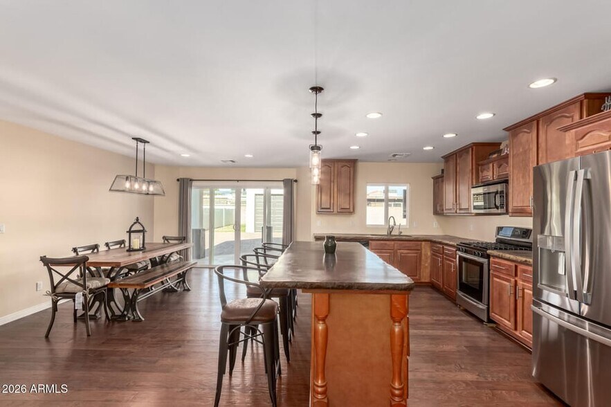 Building Photo - 722 E McLellan Blvd