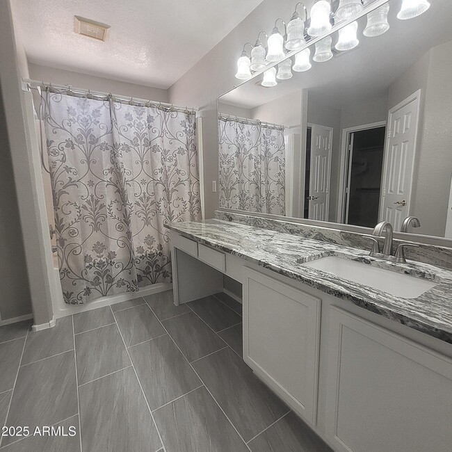 Building Photo - 2210 E Paraiso Dr