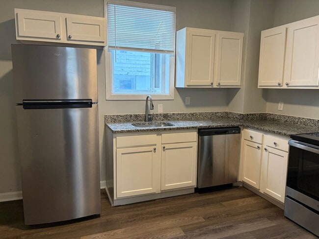 Building Photo - Hidden Gem on a Quiet No-Outlet Street – Move-In Ready 3BR with Garage & Deck Near I-75