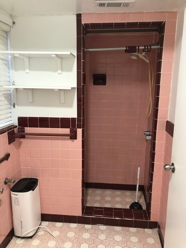 Building Photo - West Lake