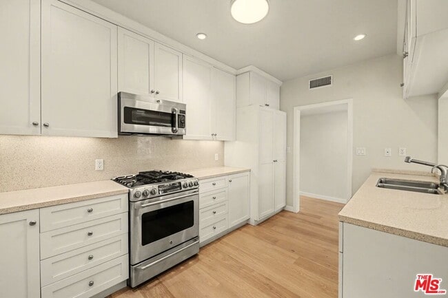 Building Photo - 1021 Westmount Dr