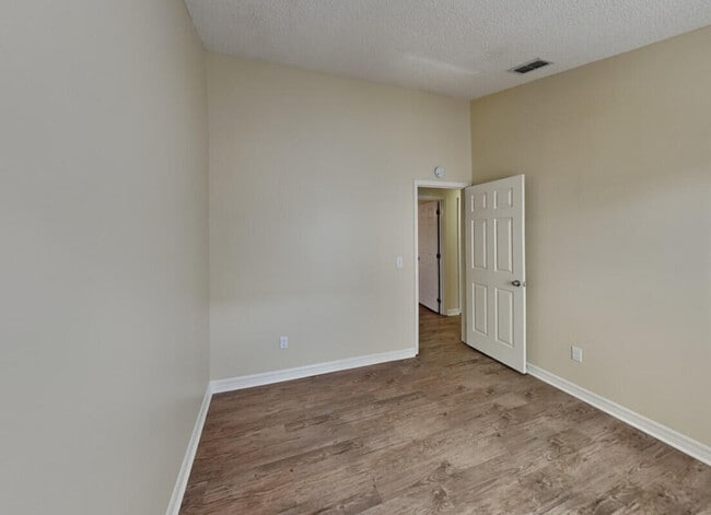 Building Photo - 3651 SW Voyager St