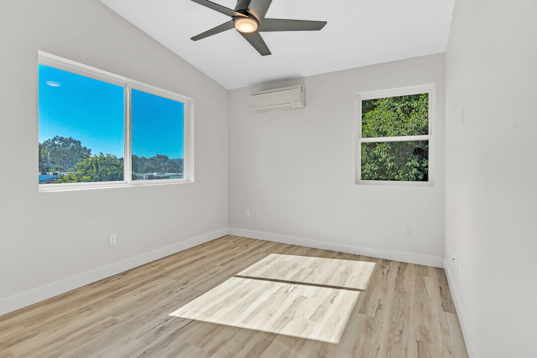 Building Photo - 4724 Hidalgo Ave