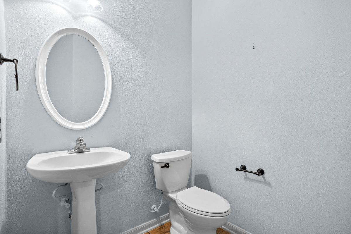 Building Photo - 3415 Highline Tr