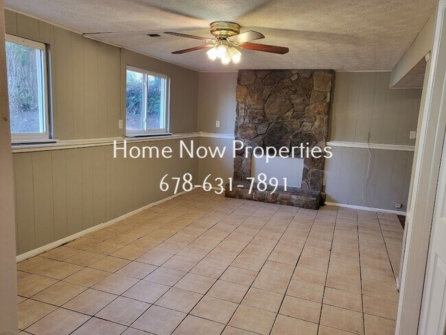 Building Photo - Beautiful 5 bedroom/3 bath in Stone Mountain!