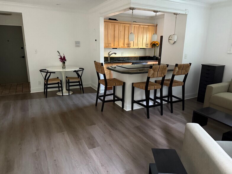 Building Photo - 392 S Main St