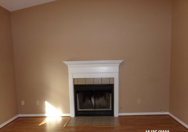 Building Photo - Two Bedroom/ Two Baths