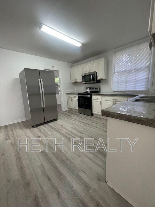 Building Photo - 1588 Hamilton Street