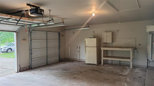 Building Photo - 3046 Mosby Dr