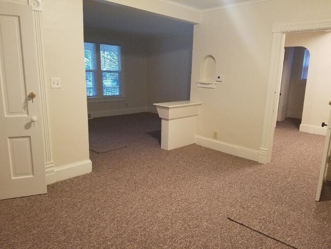 Building Photo - 522 W Maple Ave