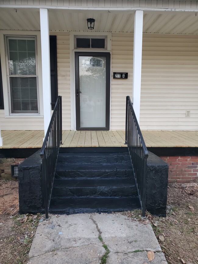 Primary Photo - 211 N Layton Ave