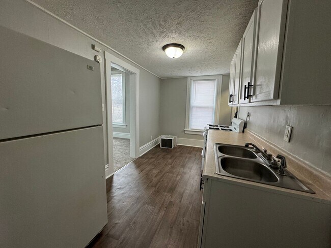 Building Photo - 1 Bed / 1 Bath close to campus