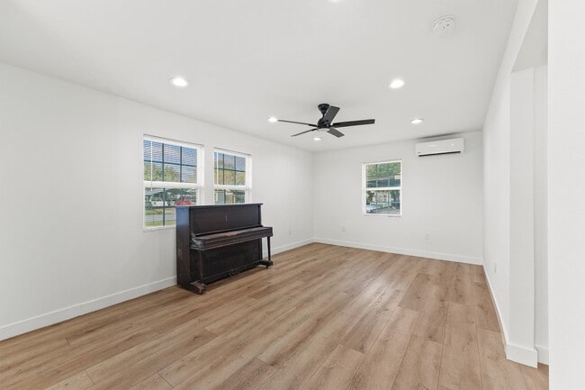 Building Photo - 5406 Firefly St