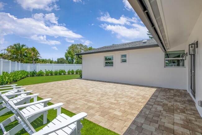 Building Photo - 204 W Whitney Dr