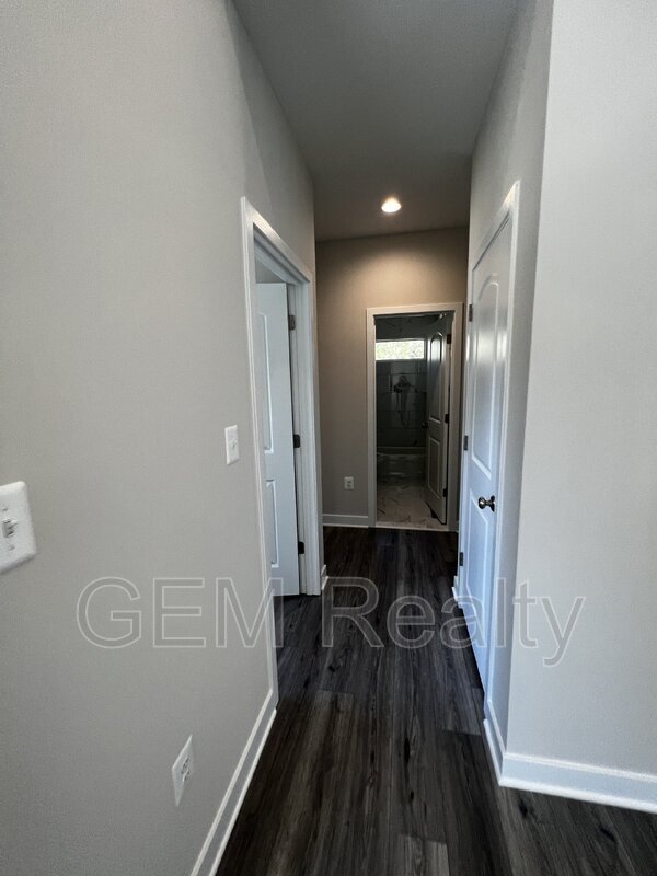 Building Photo - 38 Meadow View Ln