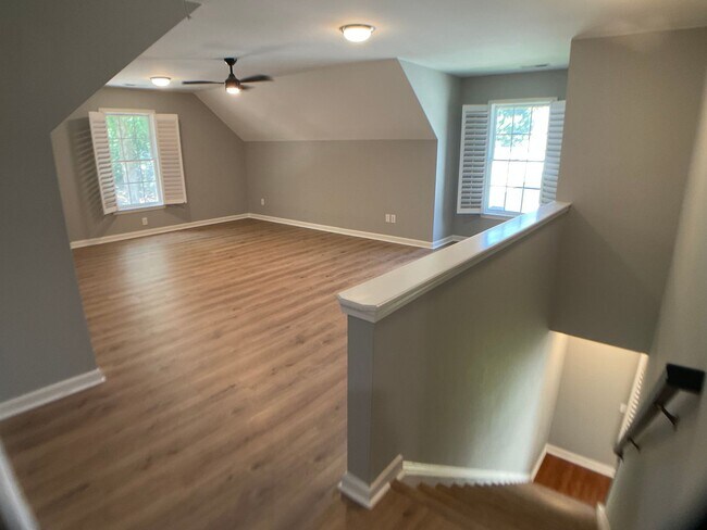 Building Photo - Absolutely Stunning Rare Rental in Hope Va...