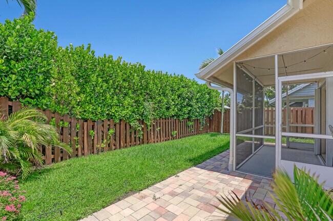 Building Photo - 935 Honeytree Ln