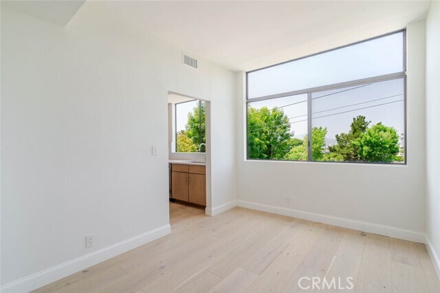 Building Photo - 1305 N Columbus Ave