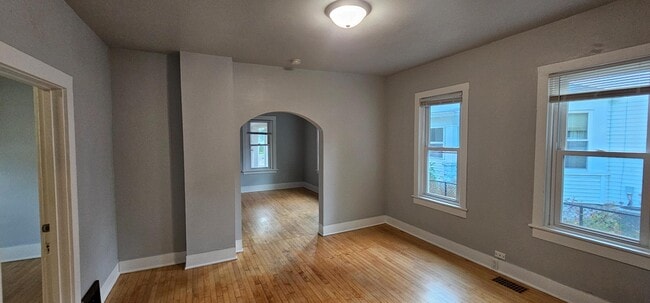 Building Photo - 106 W 15th Ave