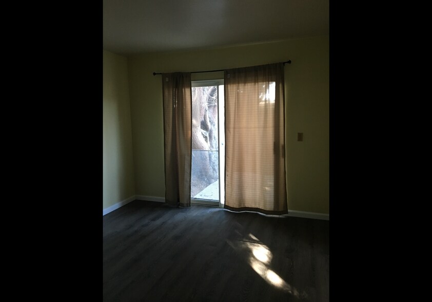 Building Photo - 916 Bautista Dr