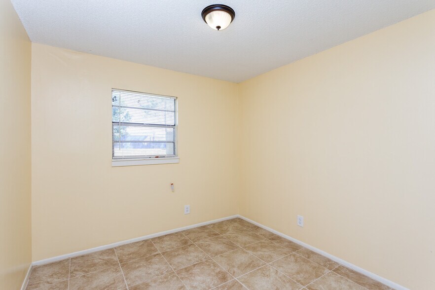 Building Photo - 2239 Bryan St