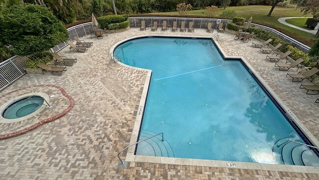 Building Photo - 152 SW Peacock Blvd