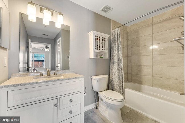 Building Photo - 521 Constellation Square SE