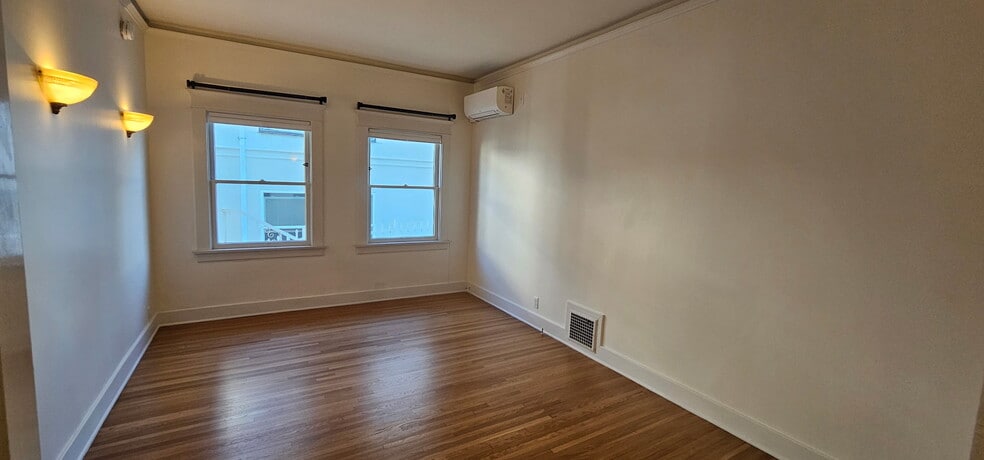 Bedroom 2 - 218 1/2 N Kenmore Ave