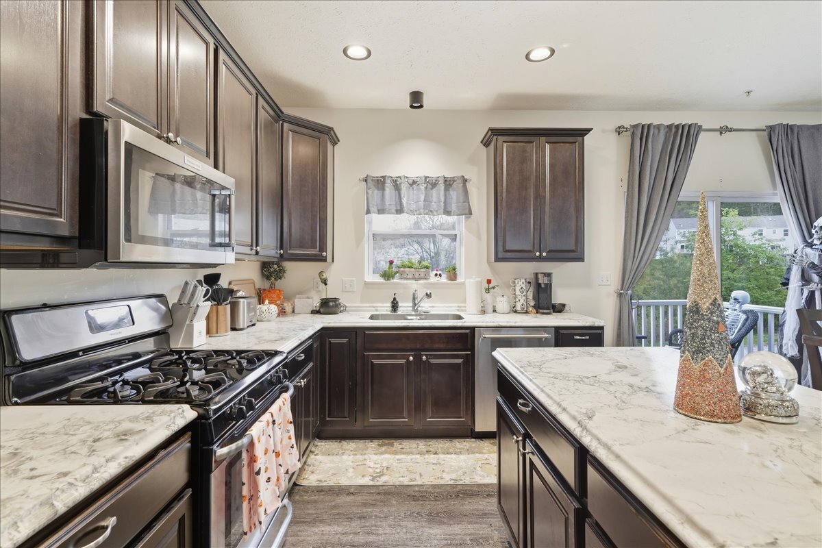 Building Photo - 1501 Canterbury Dr